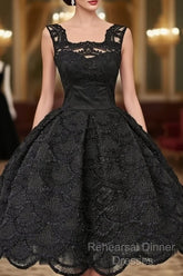 Classic Square Knee-Length Sleeveless Black Lace Homecoming Dress